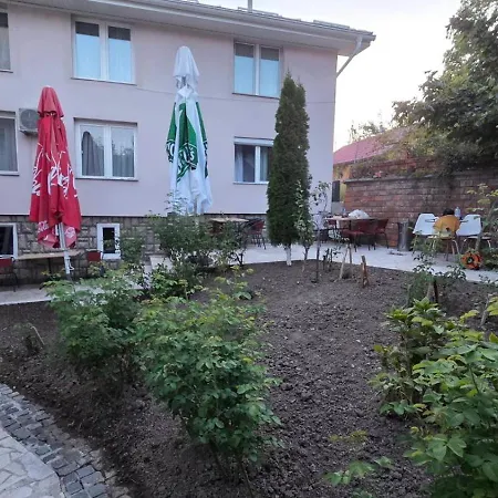 The Quarter - Peaceful Garden In The Old *