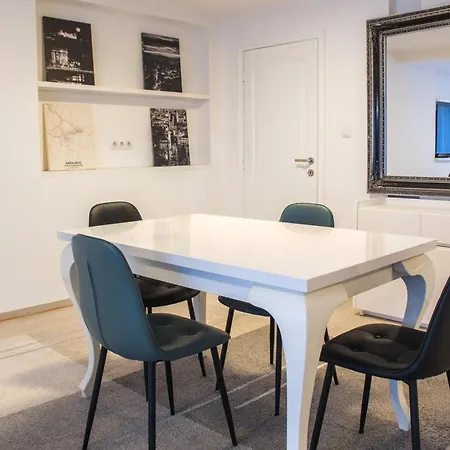 The Quarter - Peaceful Garden In The Old *