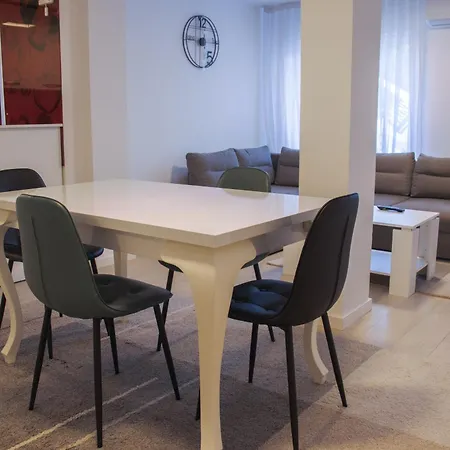 The Quarter - Peaceful Garden In The Old Saraievo