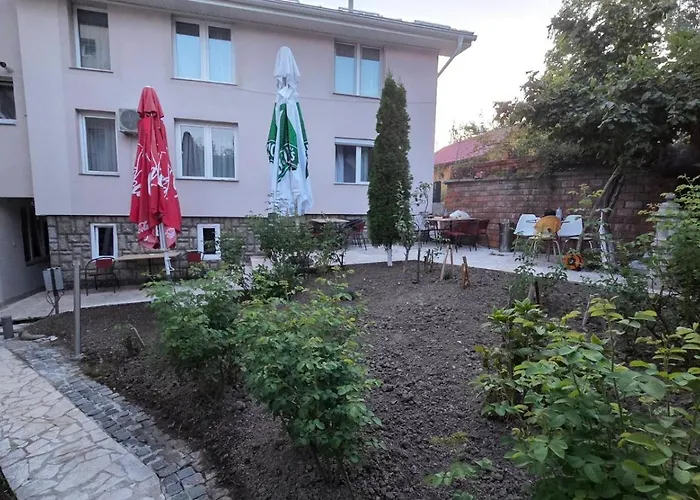 The Quarter - Peaceful Garden In The Old *