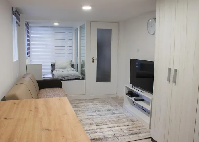 The Quarter - Peaceful Garden In The Old *