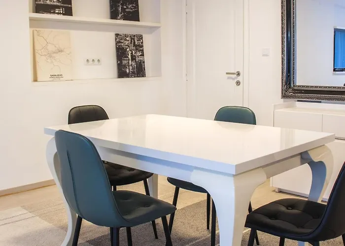 The Quarter - Peaceful Garden In The Old *